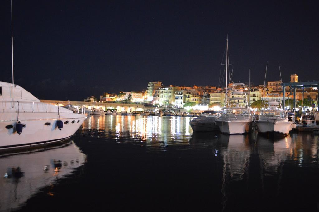 Villa Russo Casa Vacanze Marina di Camerota Exterior foto